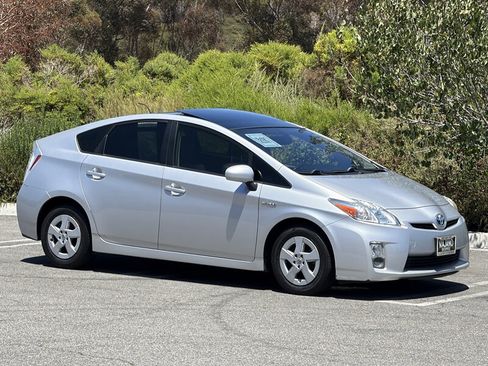Used 2011 Toyota Prius Four w/ Solar Roof Pkg FWD image 8