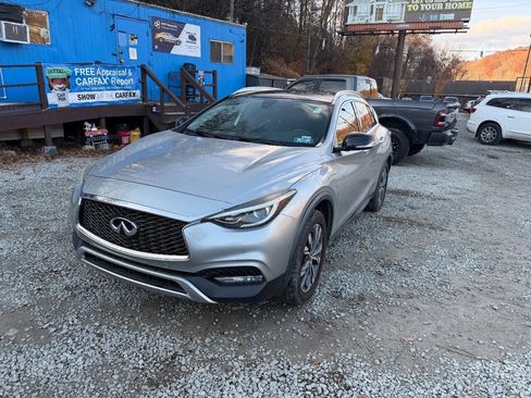 Used 2018 INFINITI QX30 Premium w/ Navigation Package image 3