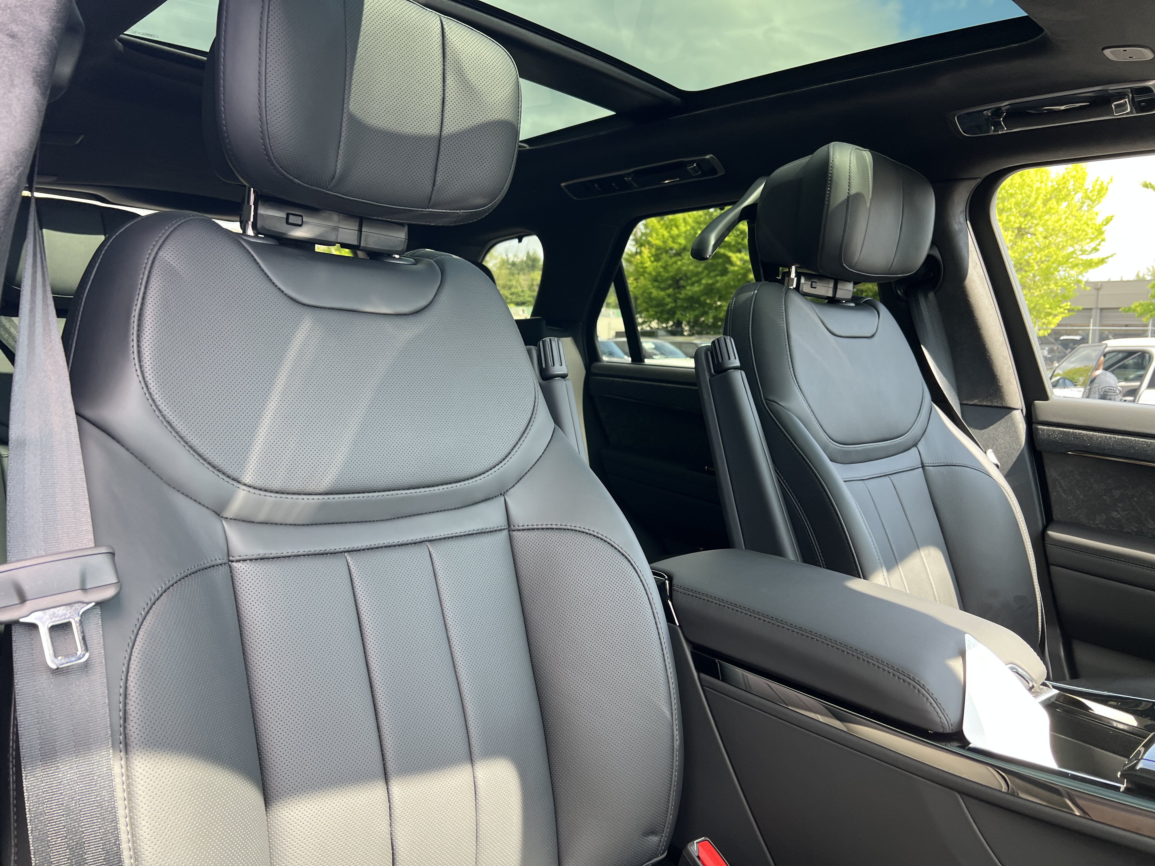 New 2025 Land Rover Range Rover Sport Autobiography AWD/4WD image 12