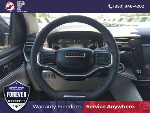 Used 2024 Jeep Wagoneer Series III w/ Premium Group I AWD/4WD image 16