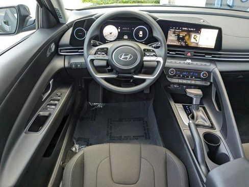 New 2024 Hyundai Elantra SEL image 11