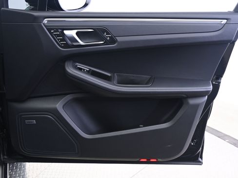 Used 2025 Porsche Macan GTS image 20