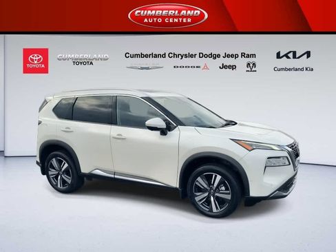 Used 2022 Nissan Rogue SL w/ SL Premium Package image 2