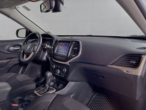 Used 2015 Jeep Cherokee Latitude w/ Comfort/Convenience Group image 25