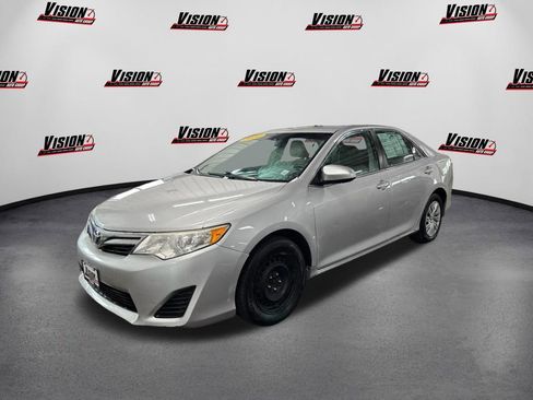 Used 2014 Toyota Camry LE FWD image 1