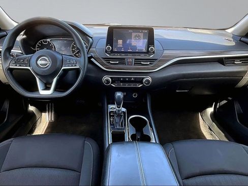 Used 2024 Nissan Altima 2.5 SV image 8