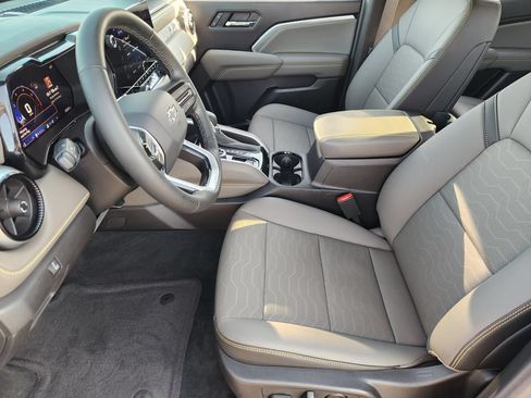 Used 2025 Chevrolet Colorado ZR2 AWD/4WD image 14