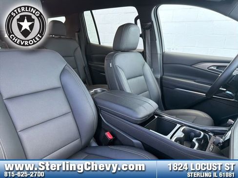 Used 2025 Chevrolet Traverse LT image 11