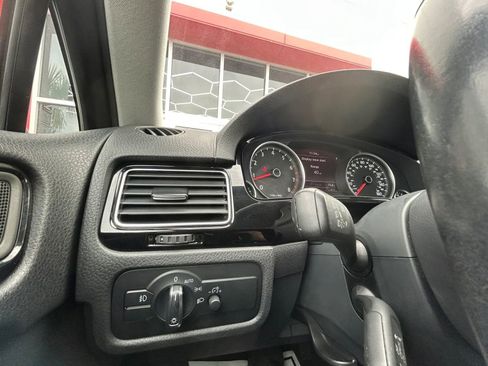 Used 2011 Volkswagen Touareg Sport AWD/4WD image 12