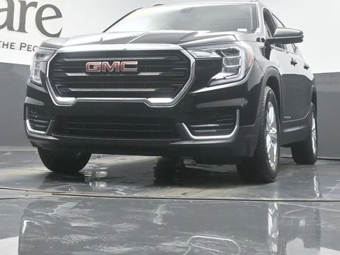 Used 2023 GMC Terrain SLE w/ Driver Convenience Package image 4