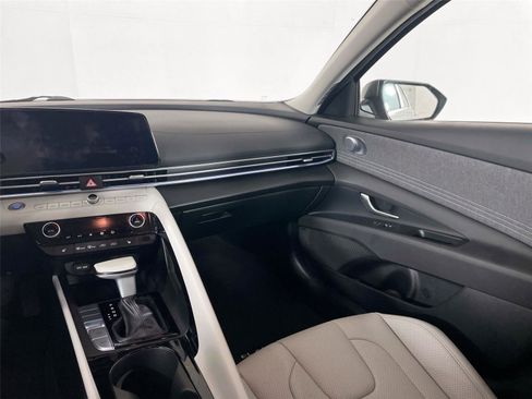 Used 2026 Hyundai Elantra Limited FWD image 25