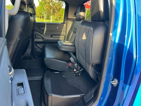 Used 2024 Nissan Frontier SL w/ Technology Package AWD/4WD image 19