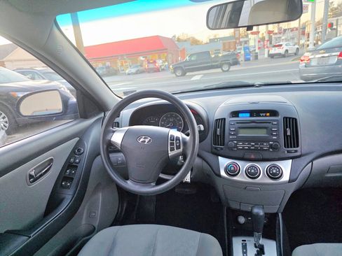 Used 2010 Hyundai Elantra GLS FWD image 16