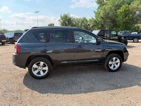 Used 2014 Jeep Compass Latitude AWD/4WD image 7