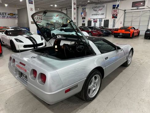 Used 1996 Chevrolet Corvette Coupe RWD image 2