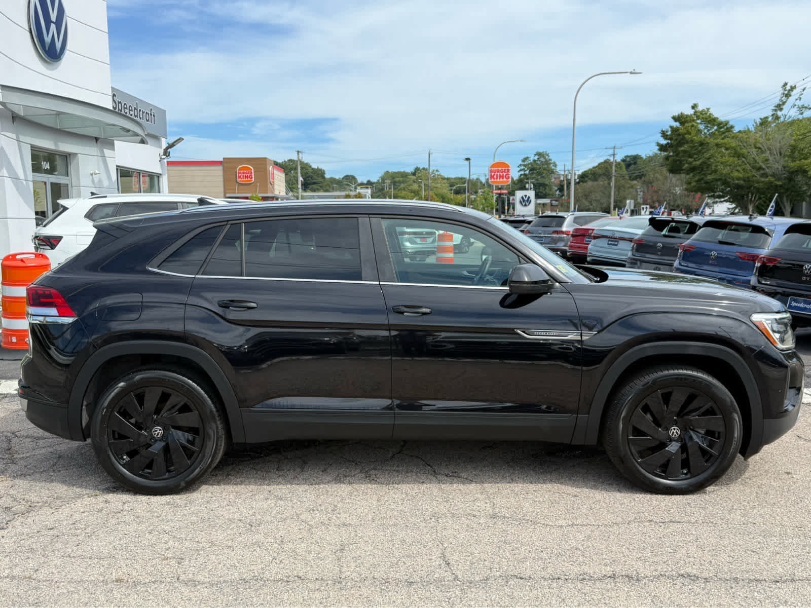 Used 2024 Volkswagen Atlas Cross Sport SE w/ Panoramic Sunroof Package AWD/4WD image 8