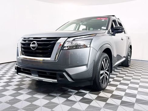 Certified 2024 Nissan Pathfinder Platinum image 3