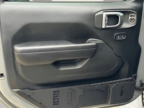 Used 2018 Jeep Wrangler Unlimited Sport S AWD/4WD image 25