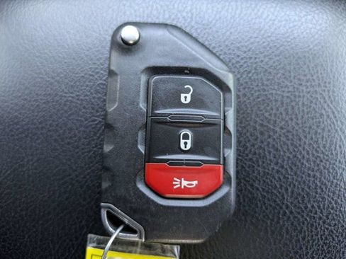 Used 2023 Jeep Gladiator Mojave w/ Trailer Tow Package AWD/4WD image 31