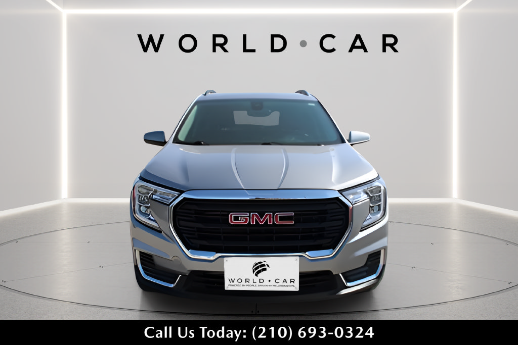 Used 2023 GMC Terrain SLE w/ Driver Convenience Package FWD image 2