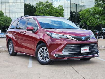Used 2025 Toyota Sienna XLE