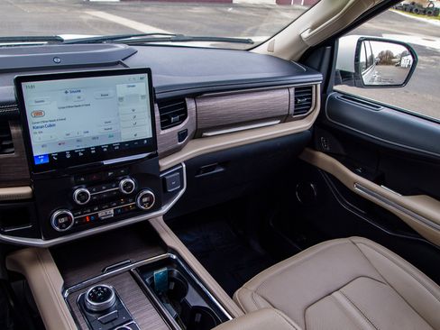 Used 2024 Ford Expedition Max Limited image 15