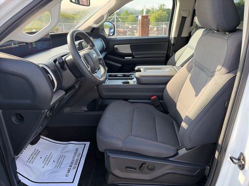 Certified 2025 Ford Expedition Active AWD/4WD image 17