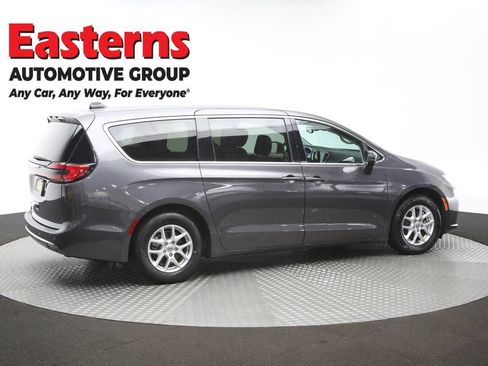 Used 2023 Chrysler Pacifica Touring-L FWD image 44