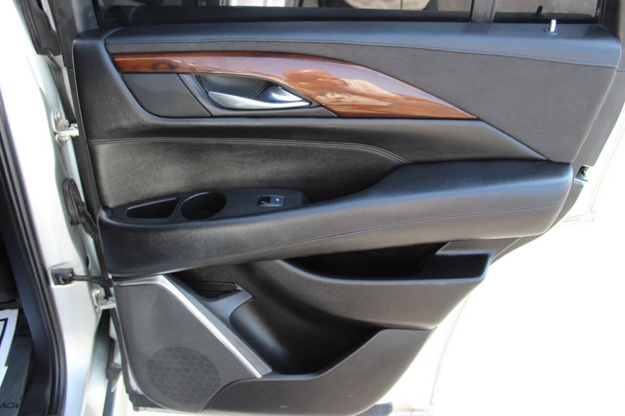 Used 2017 Cadillac Escalade Luxury AWD/4WD image 12