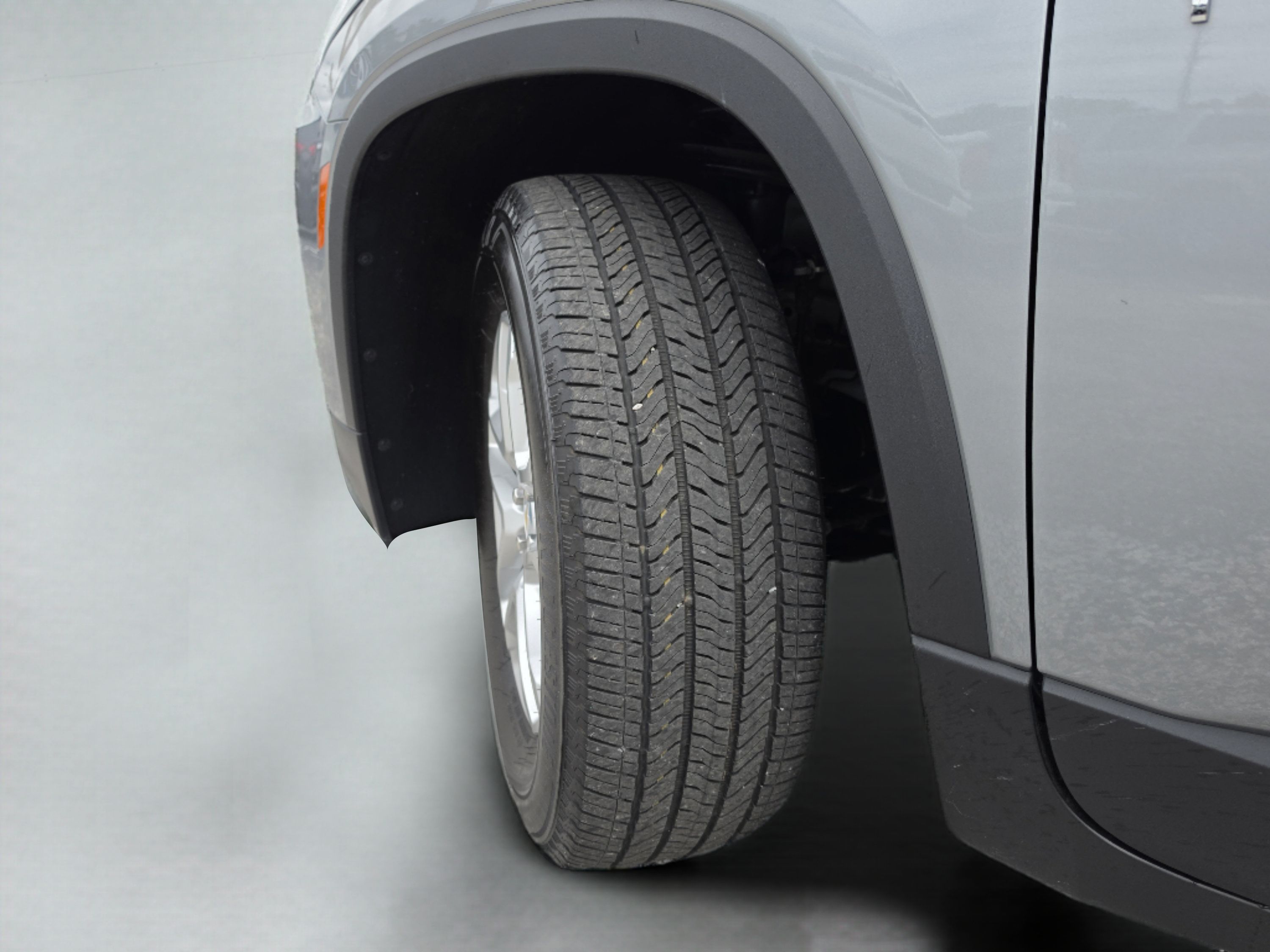 Used 2023 Chevrolet Traverse LS w/ Safety Package FWD image 38