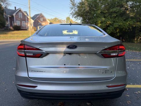 Used 2019 Ford Fusion SE image 5
