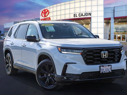 Used 2025 Honda Pilot Black Edition image 1