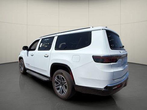 Used 2024 Jeep Wagoneer L Series II w/ Flexible Seating Group RWD image 5