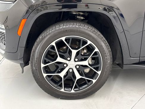 Used 2024 Jeep Grand Cherokee Summit AWD/4WD image 9
