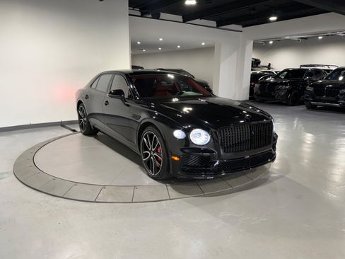 Used 2024 Bentley Flying Spur V8 AWD/4WD image 12