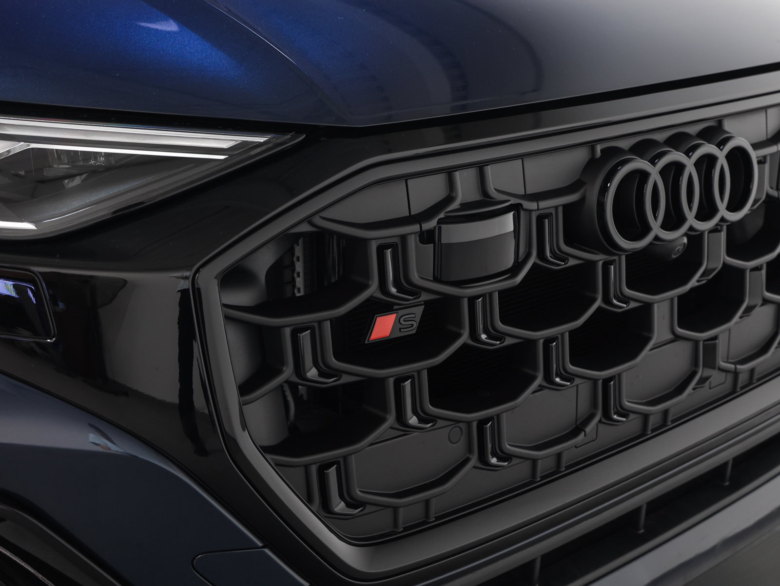 Used 2026 Audi SQ8 Premium Plus AWD/4WD image 17