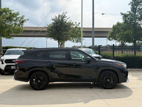 Used 2025 Toyota Highlander XSE AWD/4WD image 6