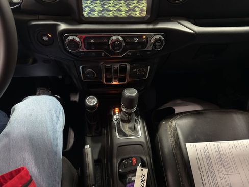 Used 2023 Jeep Wrangler Unlimited Sahara image 23