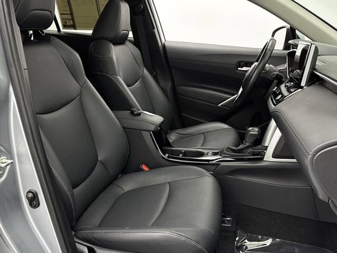 Used 2023 Toyota Corolla Cross XLE w/ Convenience Package image 38