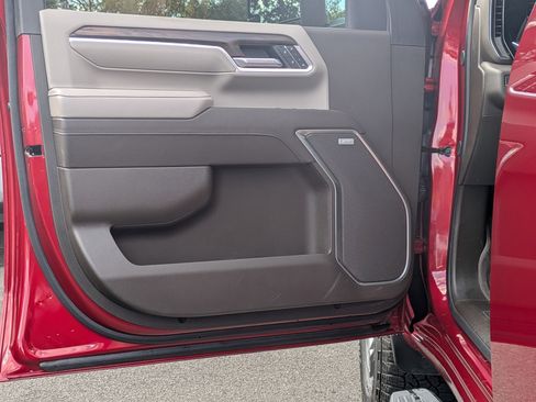 Used 2025 GMC Sierra 2500 SLT w/ SLT Premium Package image 11