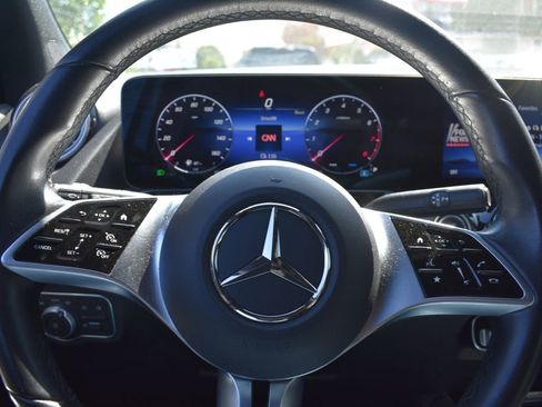 Used 2025 Mercedes-Benz GLA 250 image 14