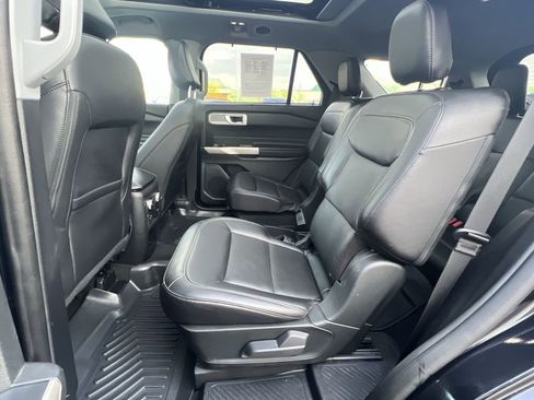 Used 2021 Ford Explorer Limited w/ Equipment Group 301A AWD/4WD image 25