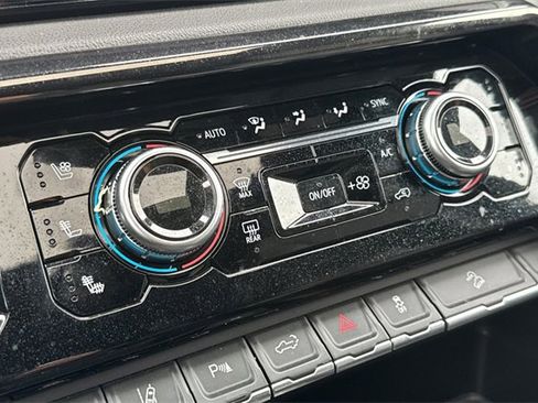 Used 2024 GMC Sierra 2500 AT4 w/ AT4 Premium Plus Package image 28