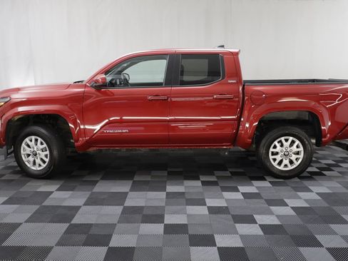Used 2025 Toyota Tacoma SR5 AWD/4WD image 4
