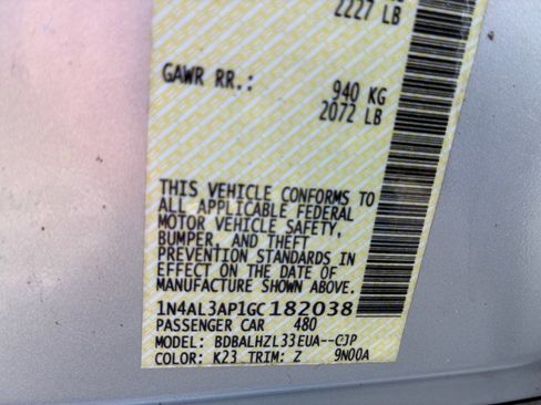 Used 2016 Nissan Altima 2.5 SR w/ LED Appearance Package image 18