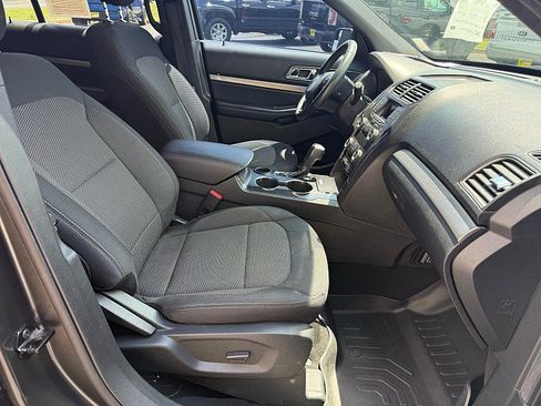 Used 2019 Ford Explorer XLT FWD image 20