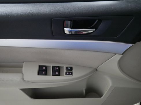 Used 2013 Subaru Outback 2.5i Premium image 19