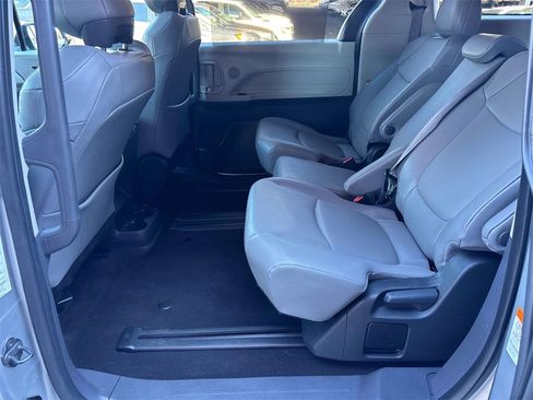 Used 2024 Toyota Sienna XLE image 10