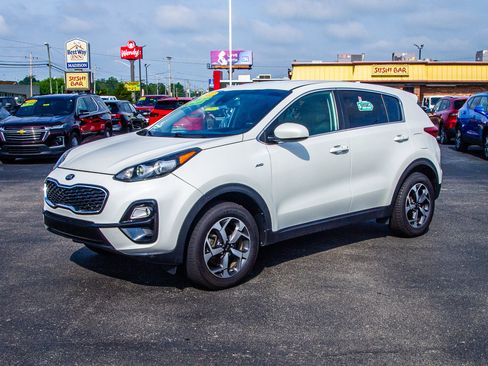 Used 2022 Kia Sportage LX AWD/4WD image 3