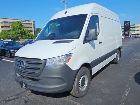 Used 2025 Mercedes-Benz Sprinter 2500 image 5